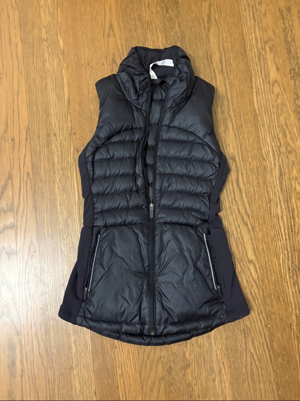 Lululemon Women’s down for it puffer vest size 2